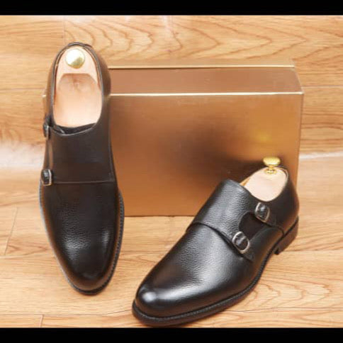 Soulier avec deux boucles