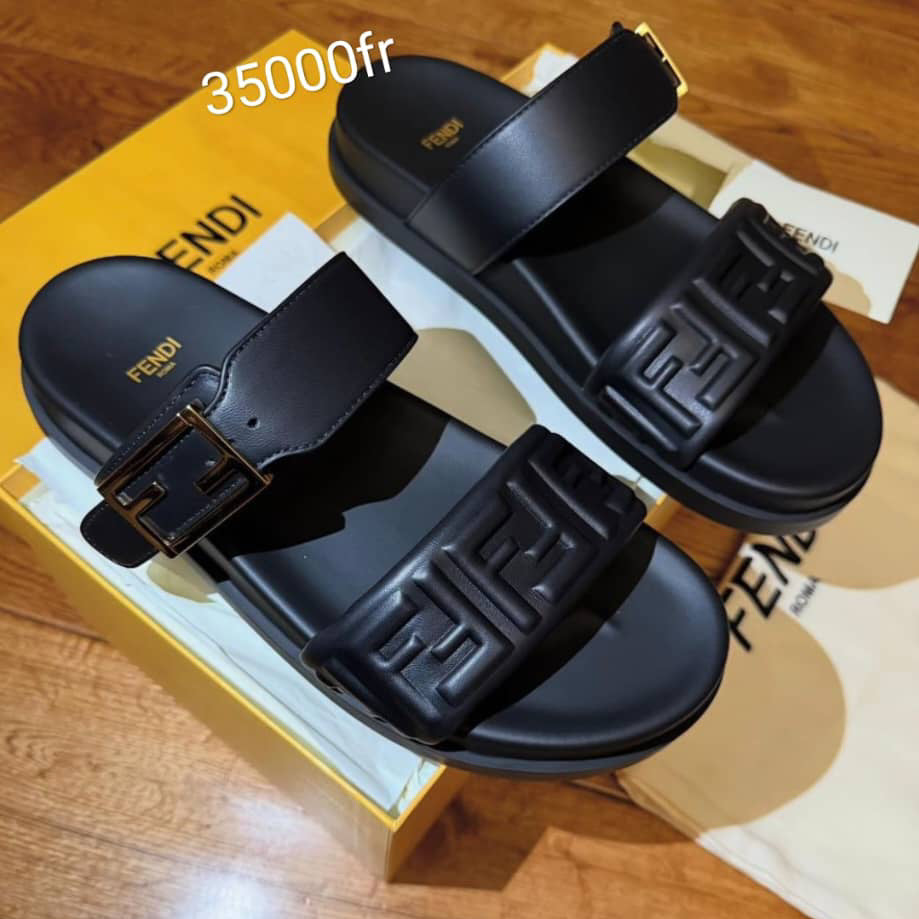 Sandale F€NDI