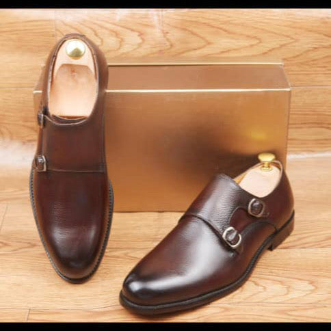 Soulier avec deux boucles