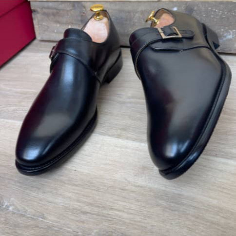 Soulier avec boucles