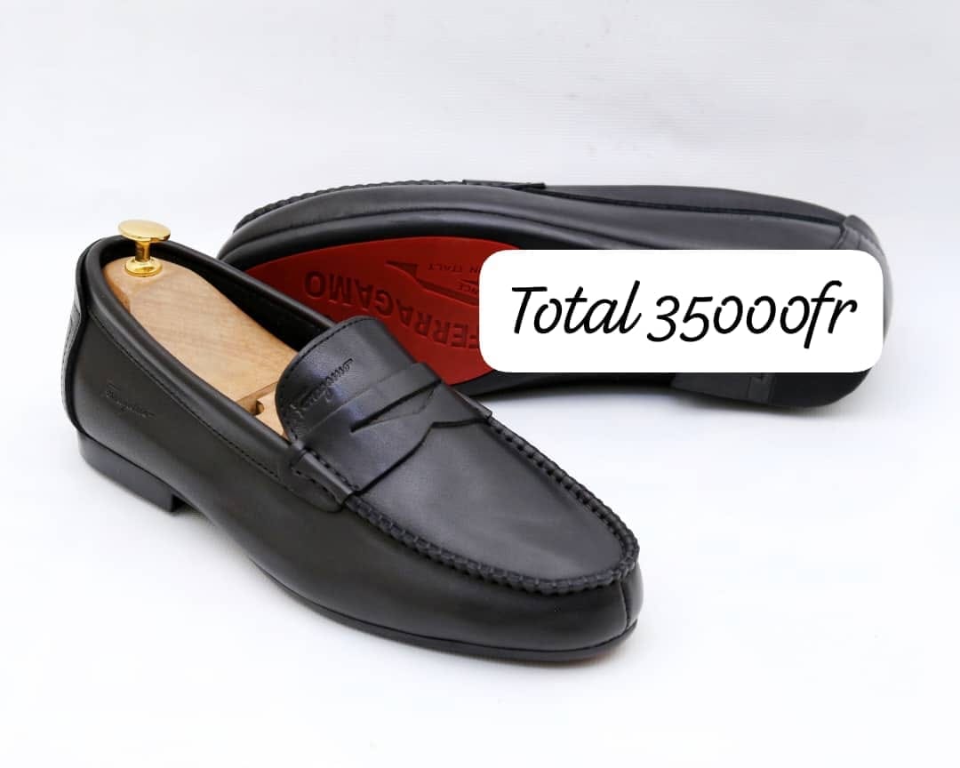 Mocassin cuir noir semelle rouge