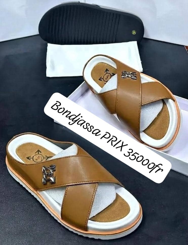 SANDALE en cuir semelle gomme
